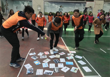 浑南分校“砥砺自我 .奋勇向前”拓展训练活动